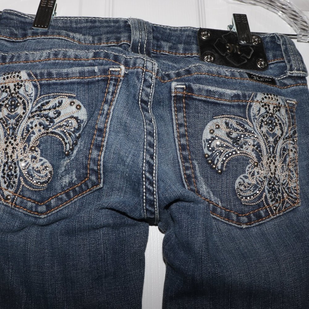 Miss Me Jeans Womens 26 Denim Bling Embroidered. Inseam 341/2"